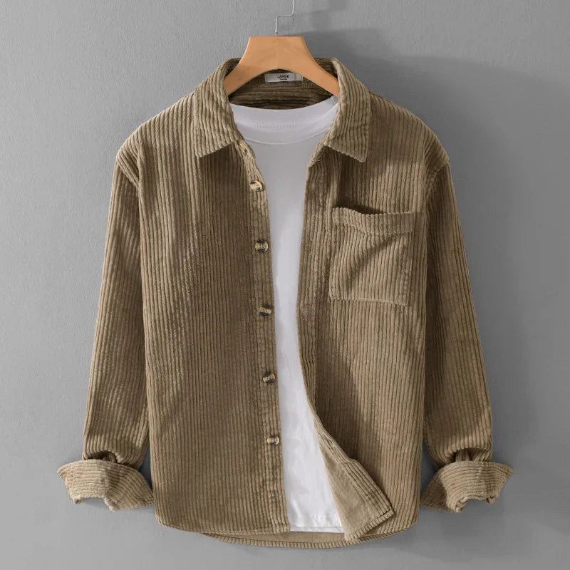 Overshirt herr med räfflad struktur | Påsydd bröstficka och hel knappslå | Skjortkrage och långa ärmar