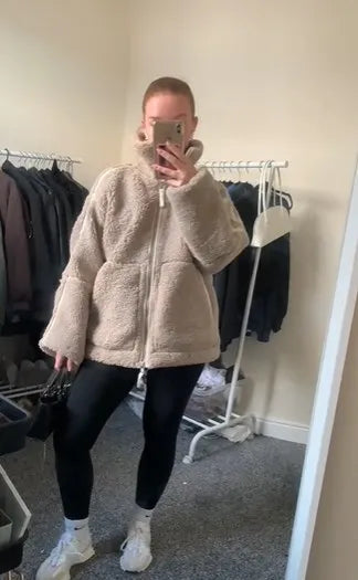Oversize teddyjacka dam med dragkedja och stora fickor