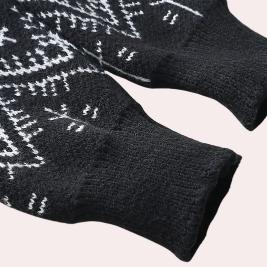 Stickad tröja herr med rund hals | Svart med vitt grafiskt mönster | Sicksack och granmotiv | Ribbade kanter