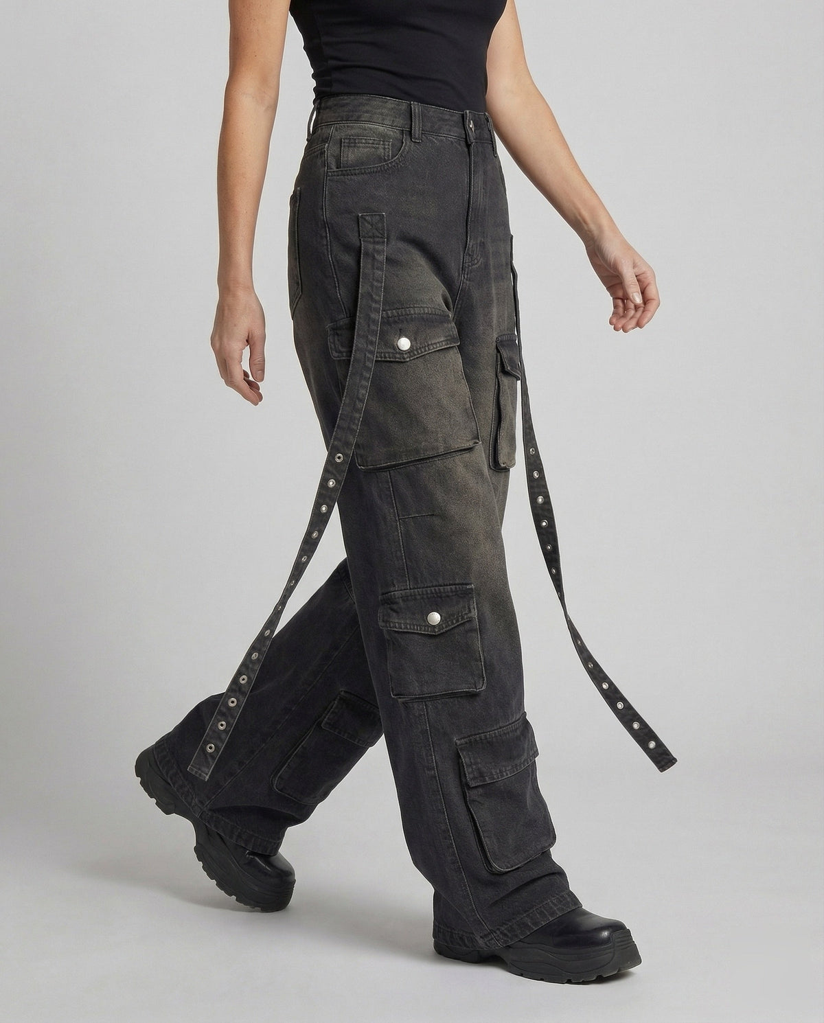 Baggy cargojeans dam med avtagbara sidoremmar