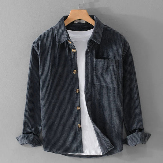 Overshirt herr med räfflad struktur | Påsydd bröstficka och hel knappslå | Skjortkrage och långa ärmar
