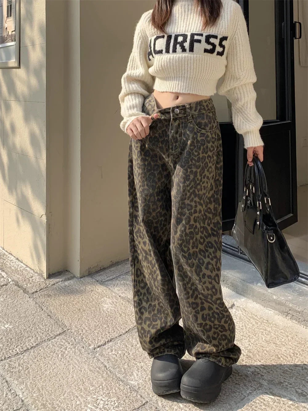 Jeans dam med leopardmönster | Vida raka ben | Hög midja | Lång och avslappnad passform