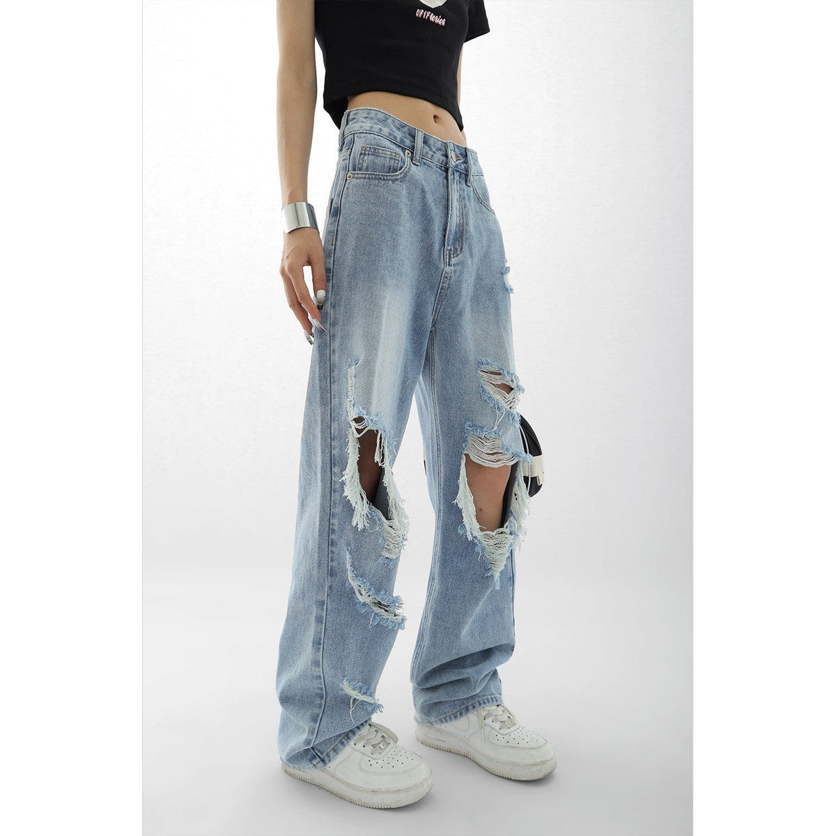 Ljusblå raka jeans dam med revor på knän och lår