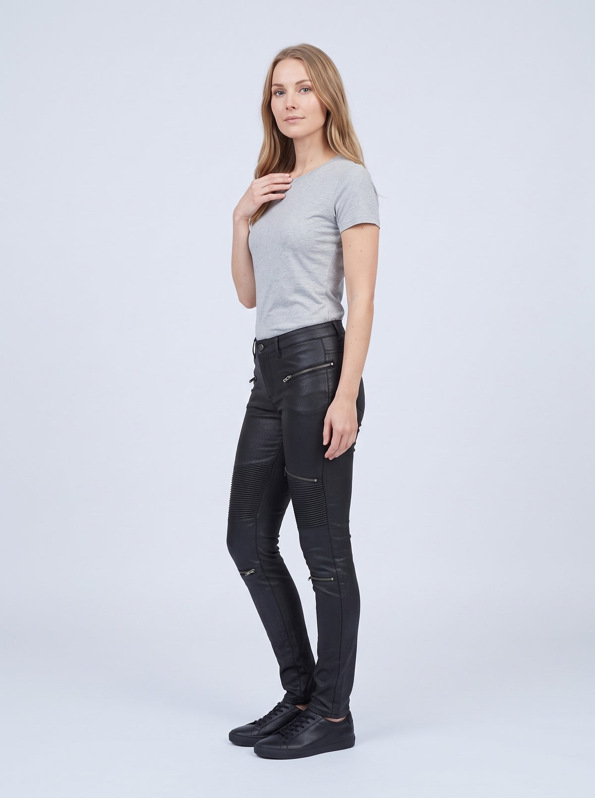 Belagda skinnybyxor dam med bikerdetaljer