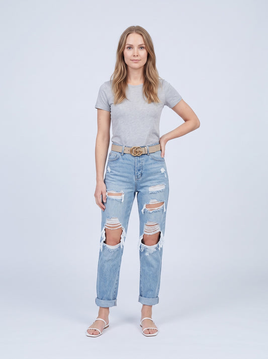 Boyfriendjeans dam med stora revor | Mellanhög midja | Uppvikta benslut | Avslappnad passform
