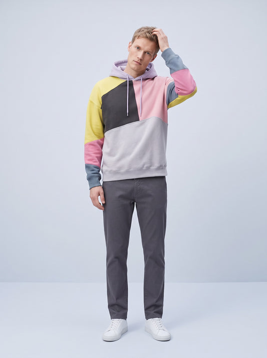 Hoodie herr med asymmetriska färgblock | Huva med dragsko | Nedsänkta axlar och ribbade muddar vid ärmar och nederkant