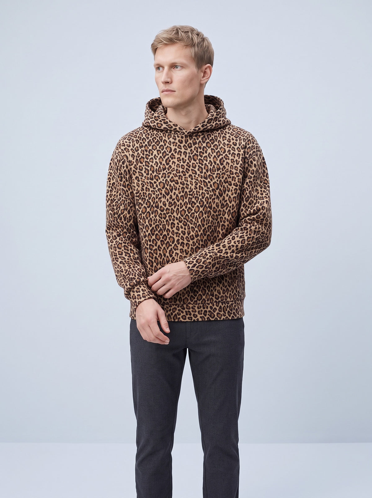 Hoodie herr med brunt leopardmönster