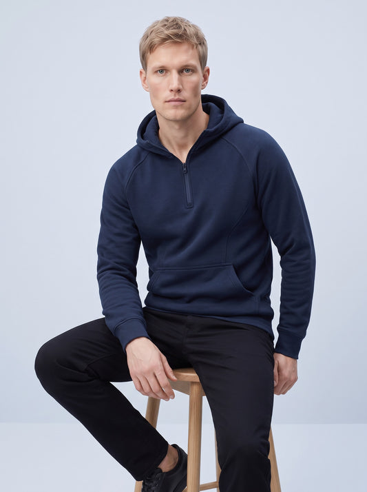 Hoodie herr med halv dragkedja | Raglanärmar och sportig passform | Formsydda sömmar och rymlig känguruficka