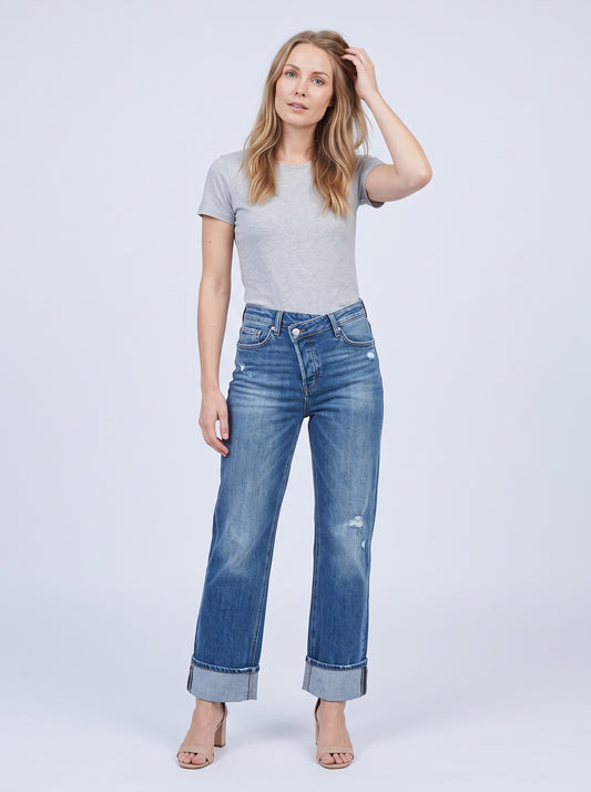 Jeans dam med hög midja och asymmetrisk knäppning | Rak passform i ankellängd | Uppvikta fållar med råkant