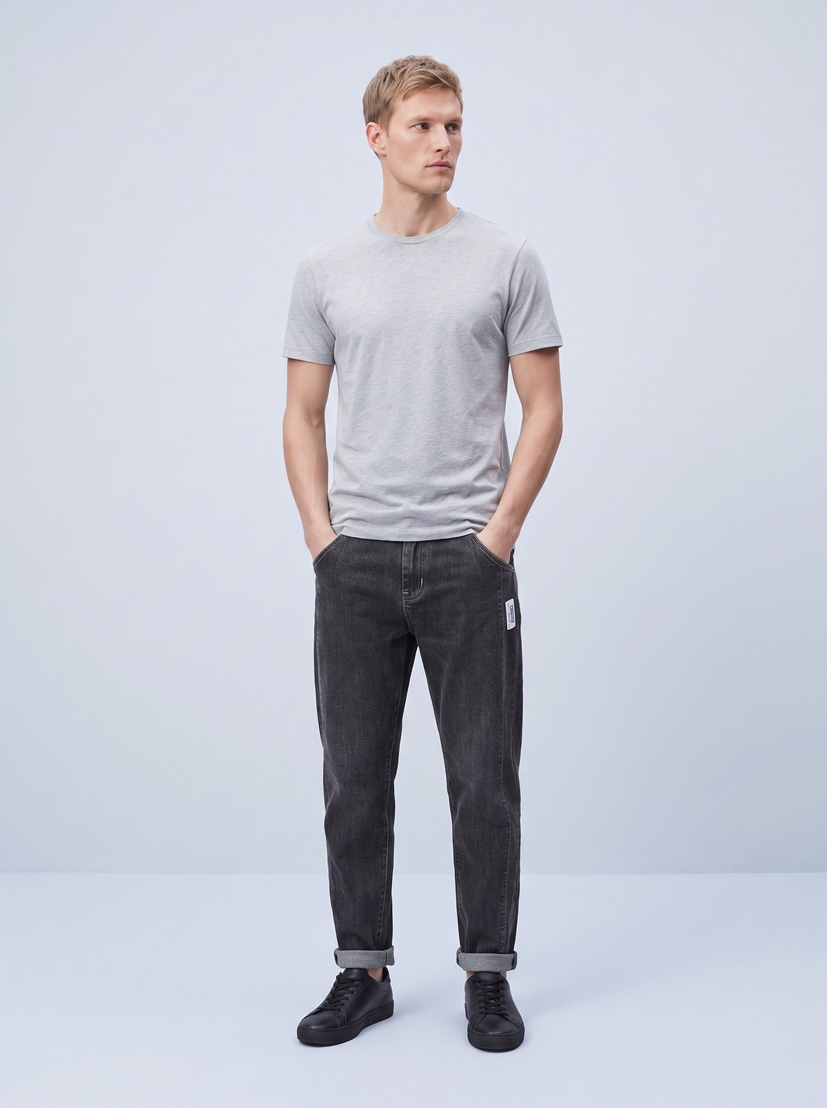 Jeans herr med resår i midjan | Ledig passform med avsmalnande ben | Sneda framfickor och tydliga sömmar