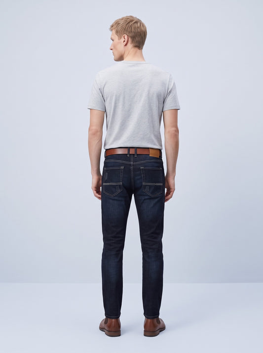 Jeans herr med rak passform och stretch | Slank benlinje | Femficksmodell med dekorsömmar på bakfickorna