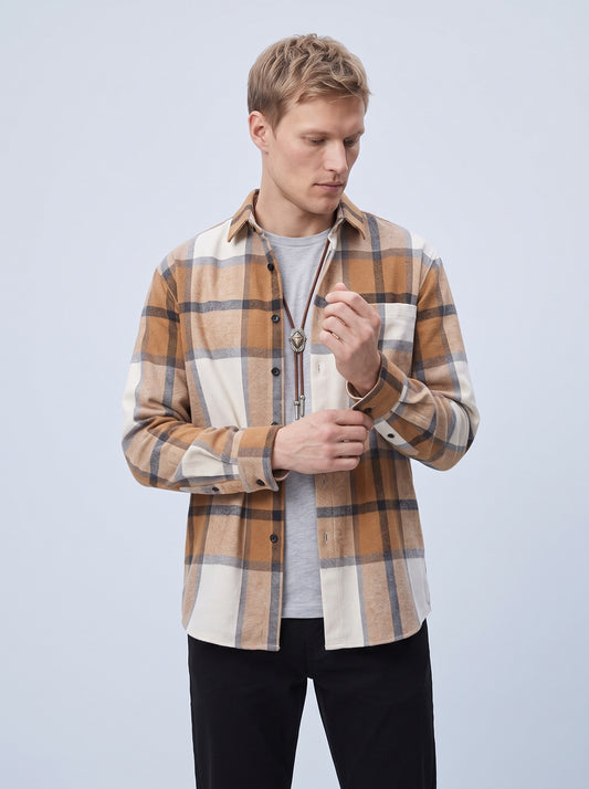 Rutig overshirt herr i oversize | Bröstficka och rundad nederkant | Skjortkrage och knäppta manschetter